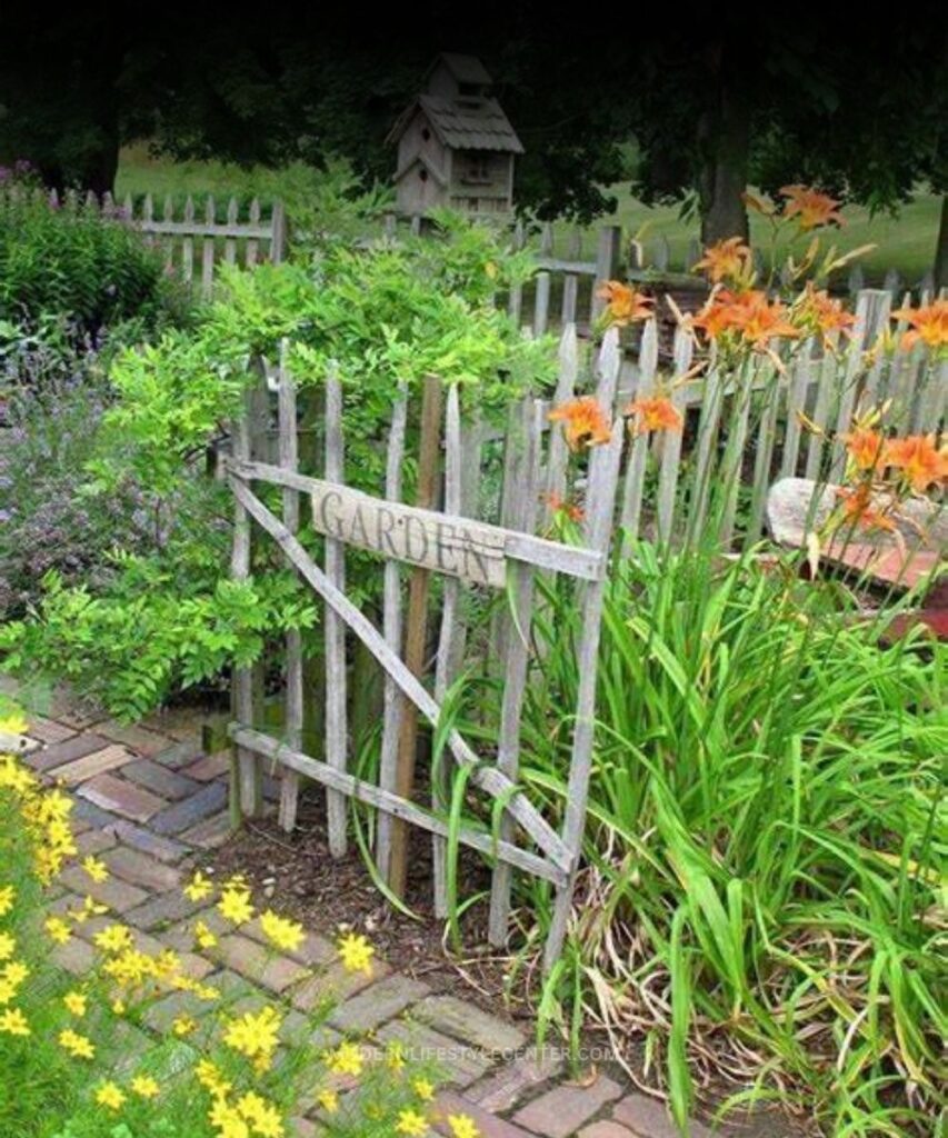 29 Beautiful Garden Fence Ideas