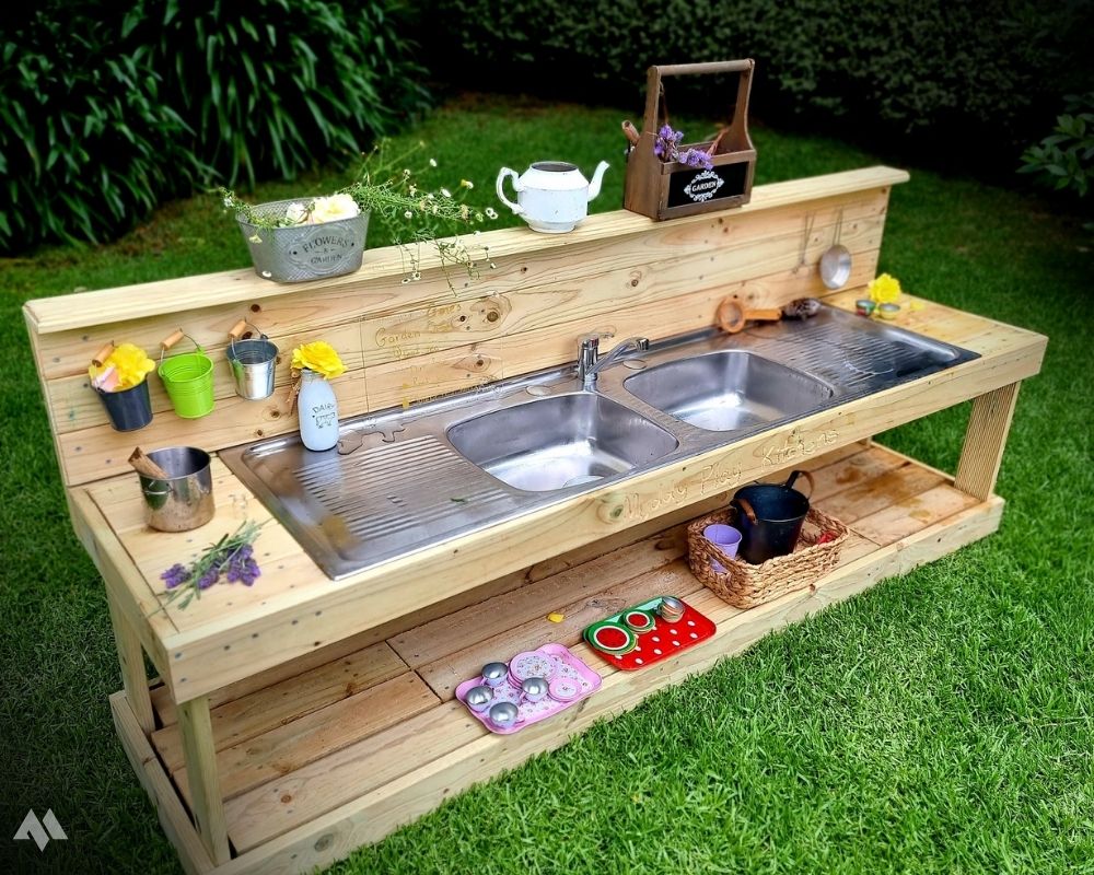 10 Amazing Mud Kitchen Ideas