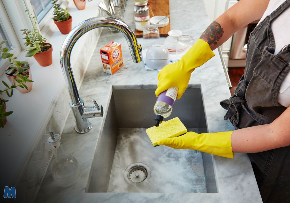 How to Clean a Kitchen Sink