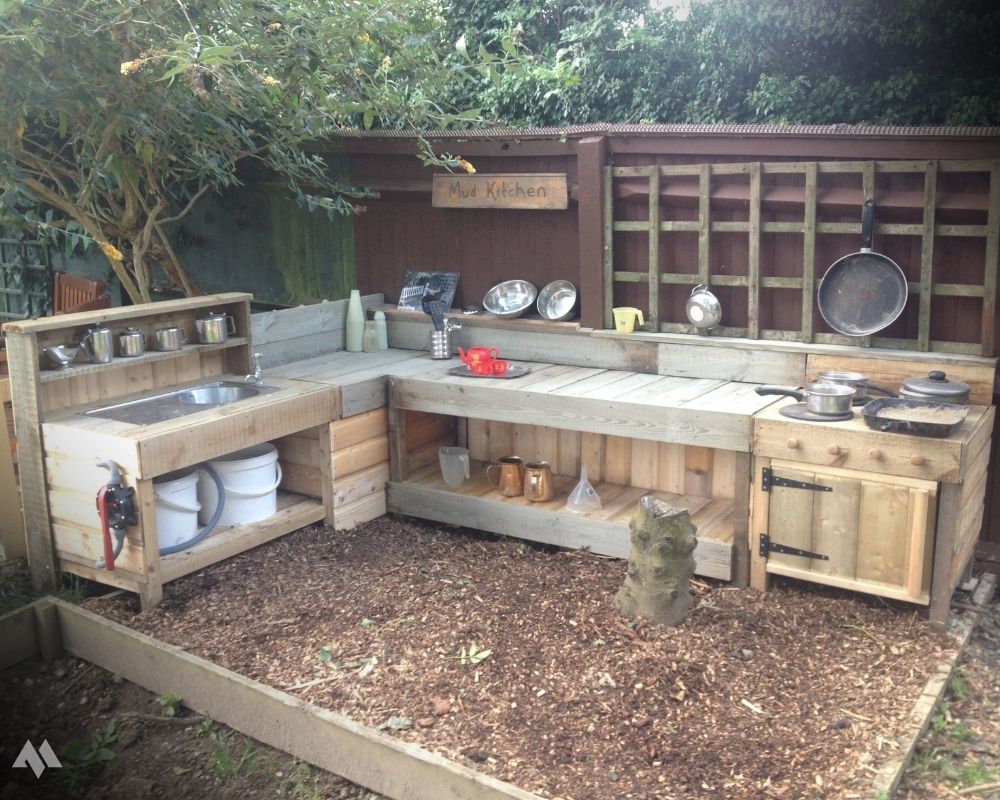 10 Amazing Mud Kitchen Ideas