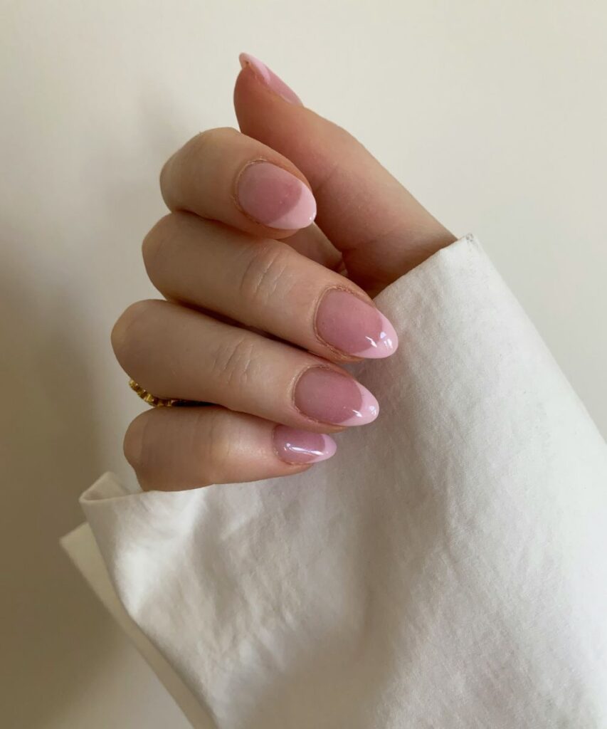 What Nail Shape Is Best for Your Fingers? A Guide to Choosing the Right Shape 3 Nail shape example featuring elegant natural pink oval nails with a glossy finish