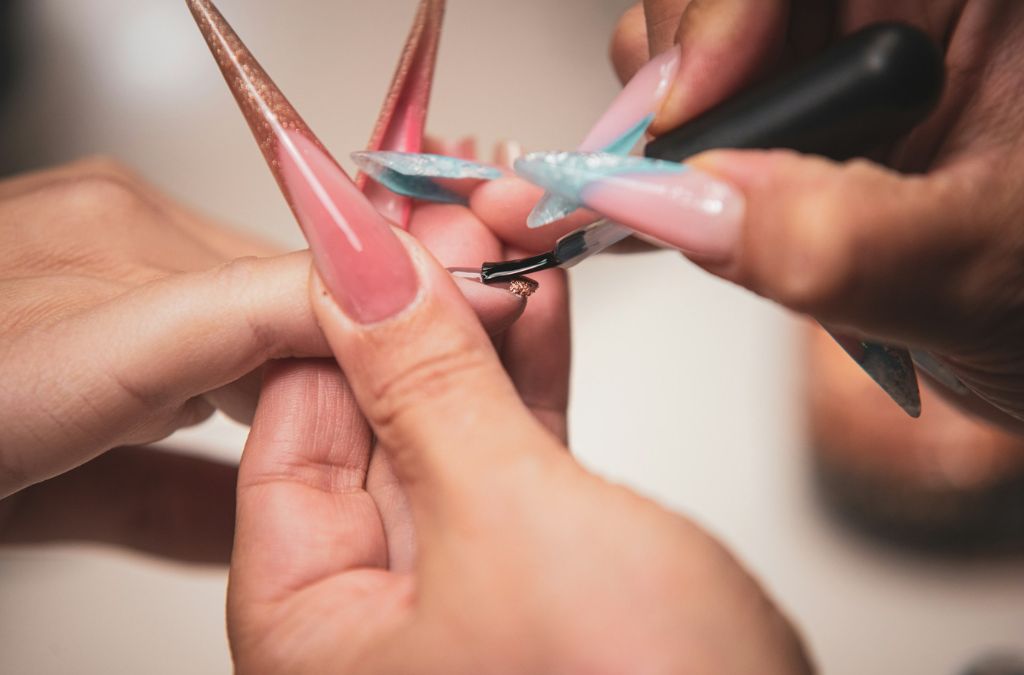 How to Do Nail Art at Home Without Professional Tools 2 How to Do Nail Art at Home Without Professional Tools using simple household items for creative DIY nail designs.
